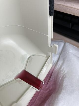 エアコン室外機から水滴が滴る